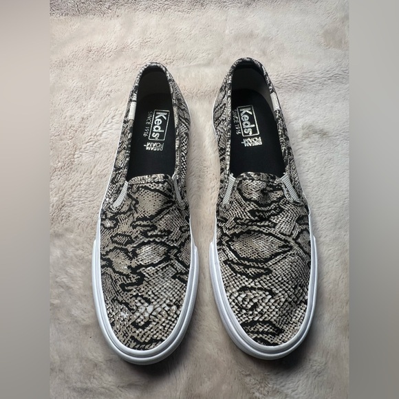 Keds Shoes - Keds dream foam size 6 womens